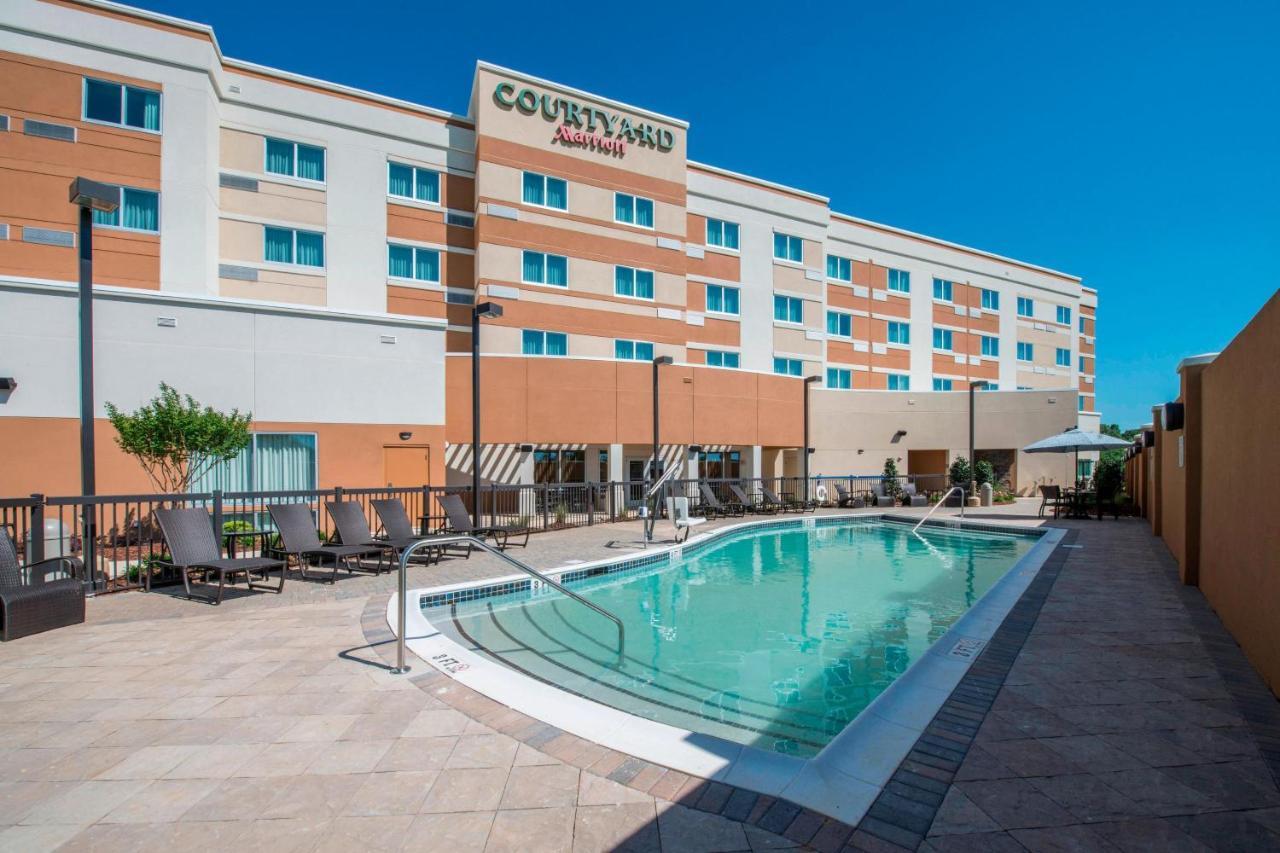 Courtyard By Marriott Columbus Hotel Exterior photo